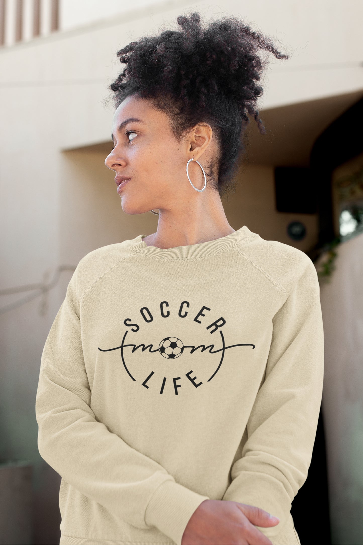 Soccer Mom Life - Sweatshirt (Sand)